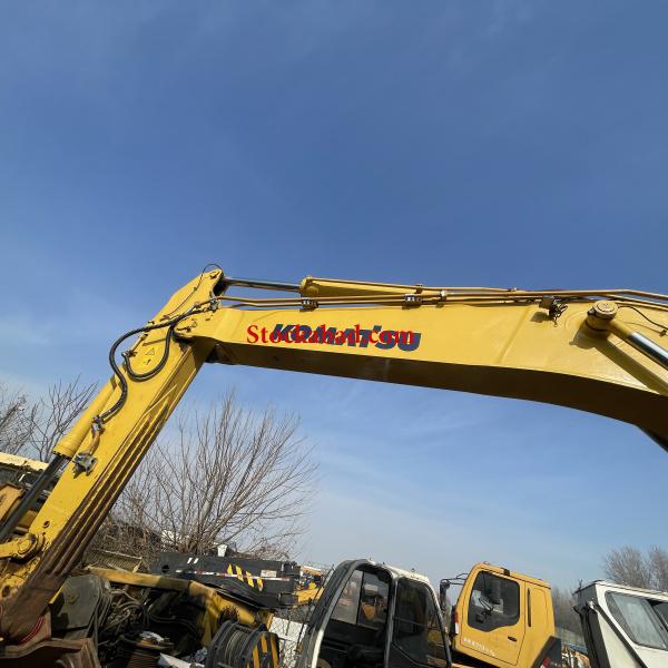 یک عدد بیل تمیز 450کوماتسو
