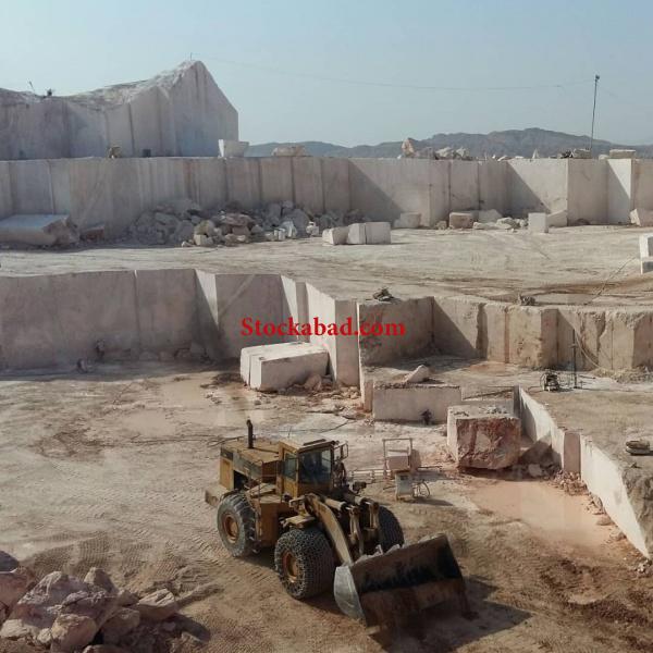 فروش معدن مرمریت با چند سینه کار